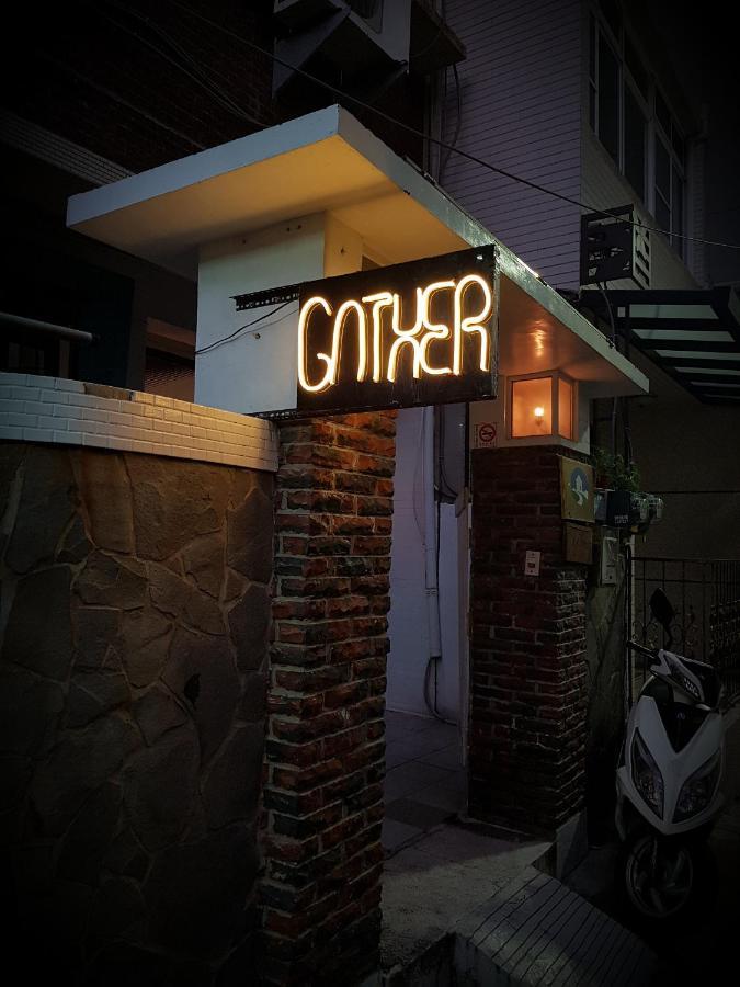 Gather تاينان المظهر الخارجي الصورة